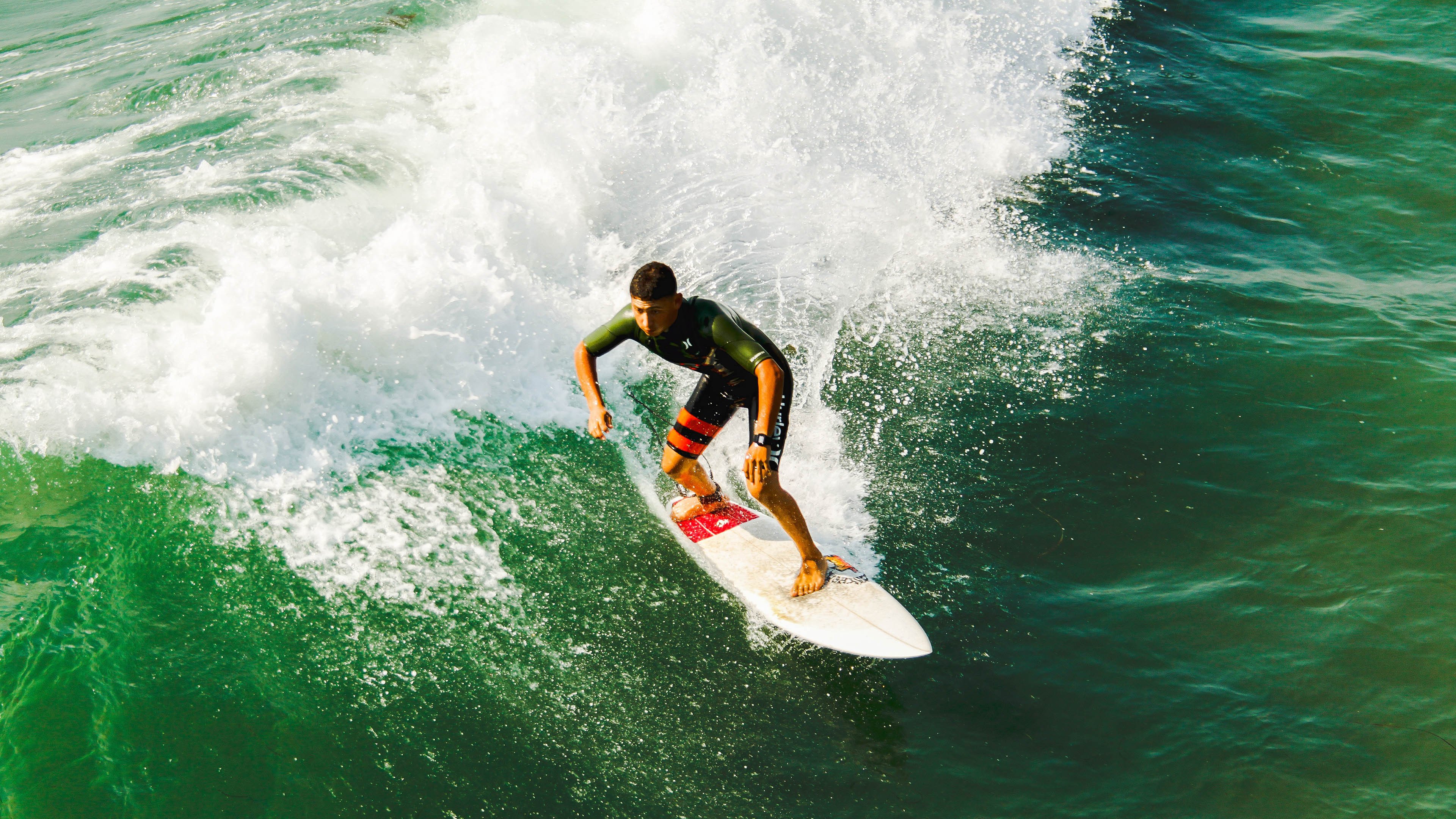 萨卡一锤定音!摩纳哥险胜阿尔及利亚,关键战彰显巨星本色