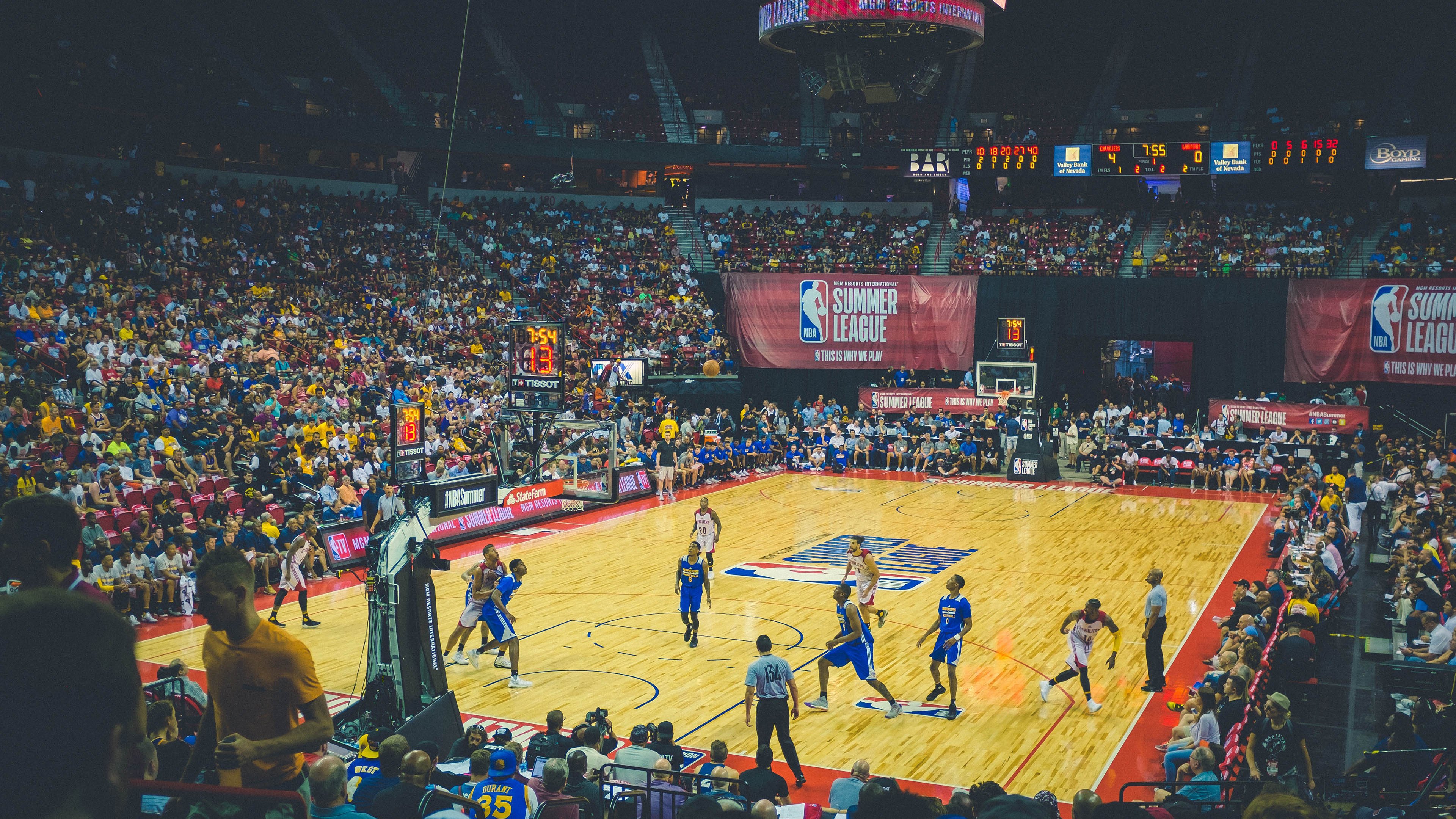 绝境逆转！猛龙最后时刻掀翻尼克斯，詹姆斯诠释何为关键先生